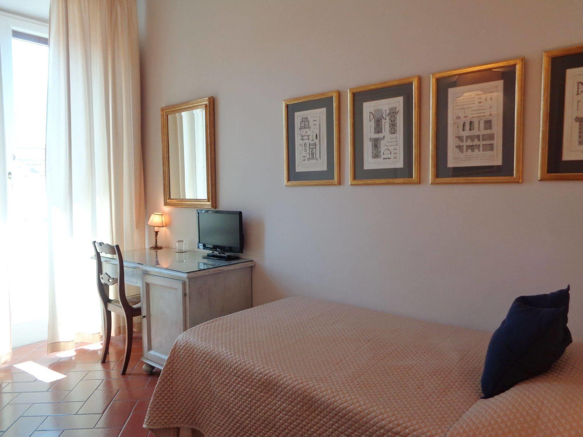 Relais Cavalcanti Guest House فلورنس المظهر الخارجي الصورة